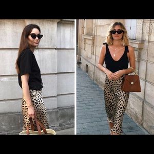 Réalisation leopard midi skirt